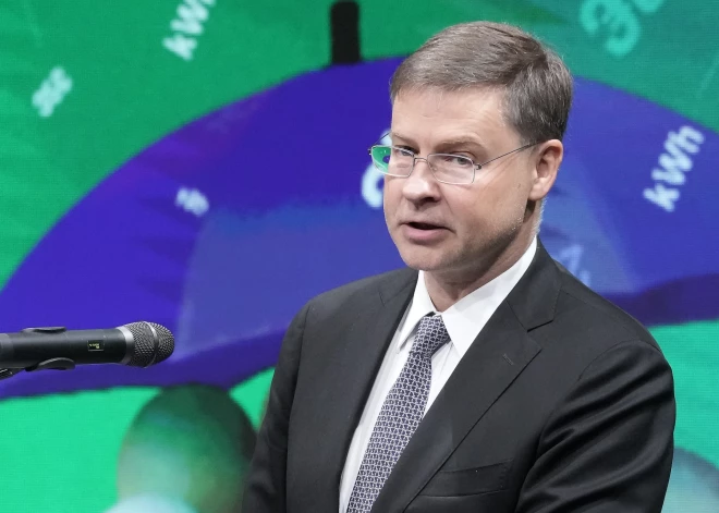 Gada otrajā pusē gaidāma nopietna ekonomikas bremzēšanās, uzskata Dombrovskis