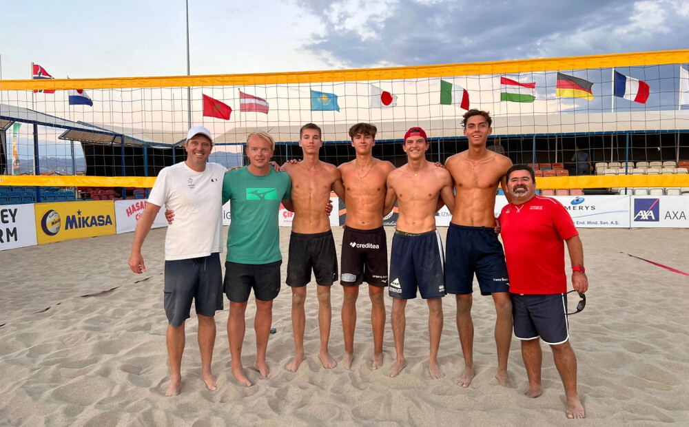 Bulgačs/Teteris un Fokerots/Auziņš iekļūst pasaules U-19 čempionāta pludmales volejbolā pusfinālā