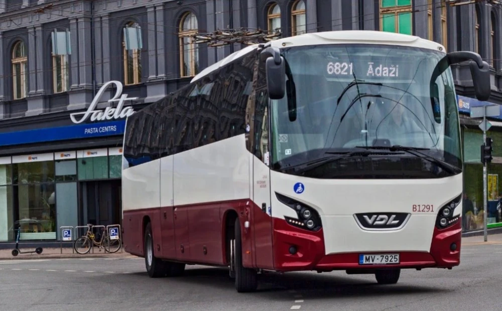 Šodien atcelti 17 autobusu reisi Ādažu virzienā, bet pirmdien - 16