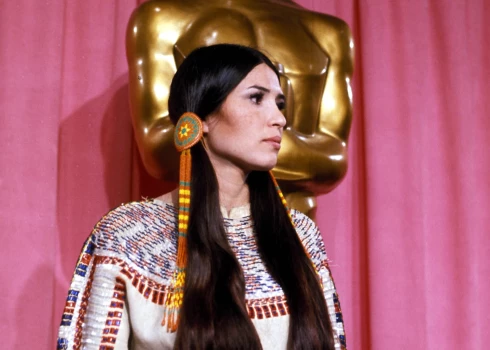 Американская киноакадемия извинилась перед индианкой, которую освистали на “Оскаре” в 1973-м