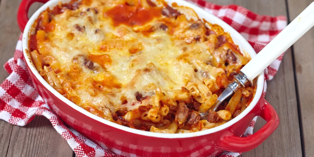 Makaronu un maltās gaļas sacepums