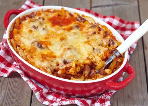 Makaronu un maltās gaļas sacepums