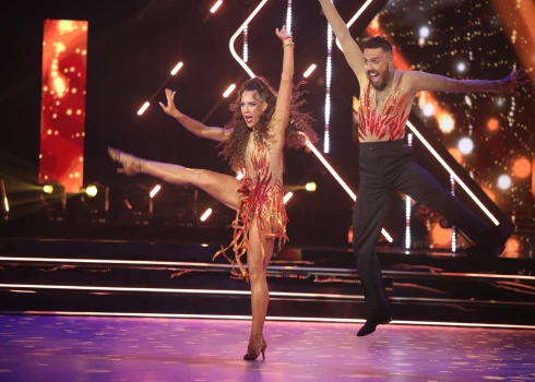 FOTO: krāšņi aizvadīts šova "Dejo ar zvaigzni" jaunās sezonas pirmais raidījums