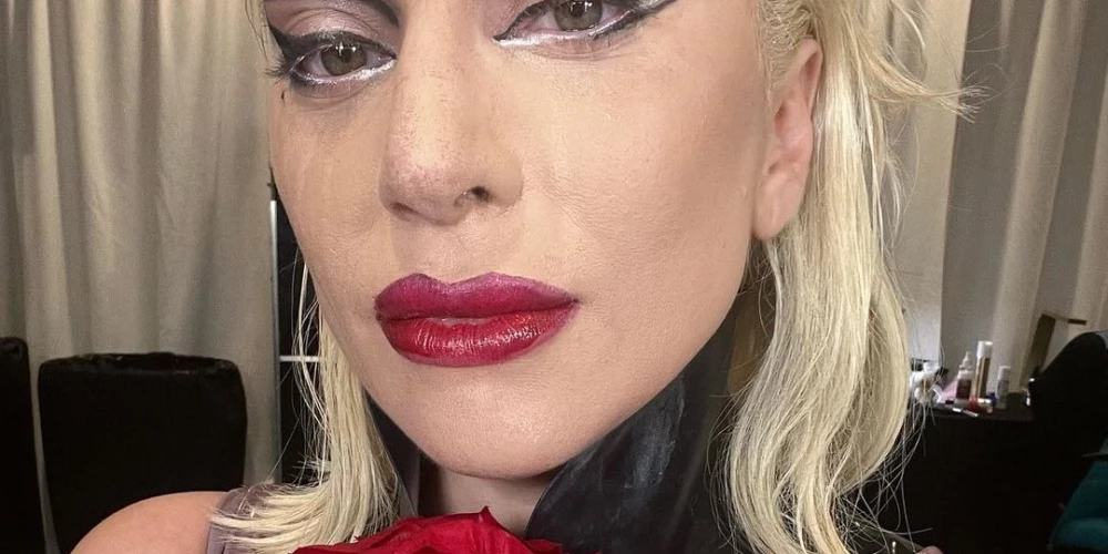 Lady Gaga izplūst asarās, ka jāpārtrauc koncerts sliktu laikapstākļu dēļ