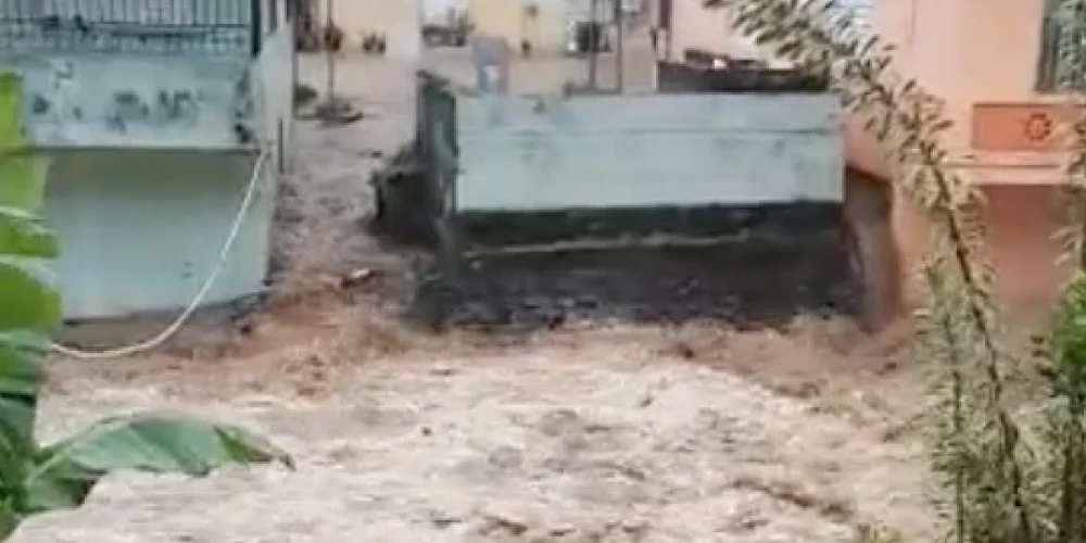 Puertoriko un Dominikānas Republiku skārusi spēcīga vētra