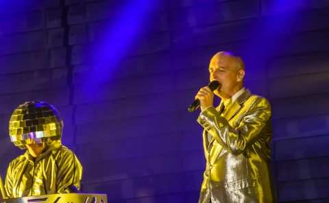 Мы восхищаемся ее мужеством и честностью: Pet Shop Boys поддержали Аллу  Пугачеву