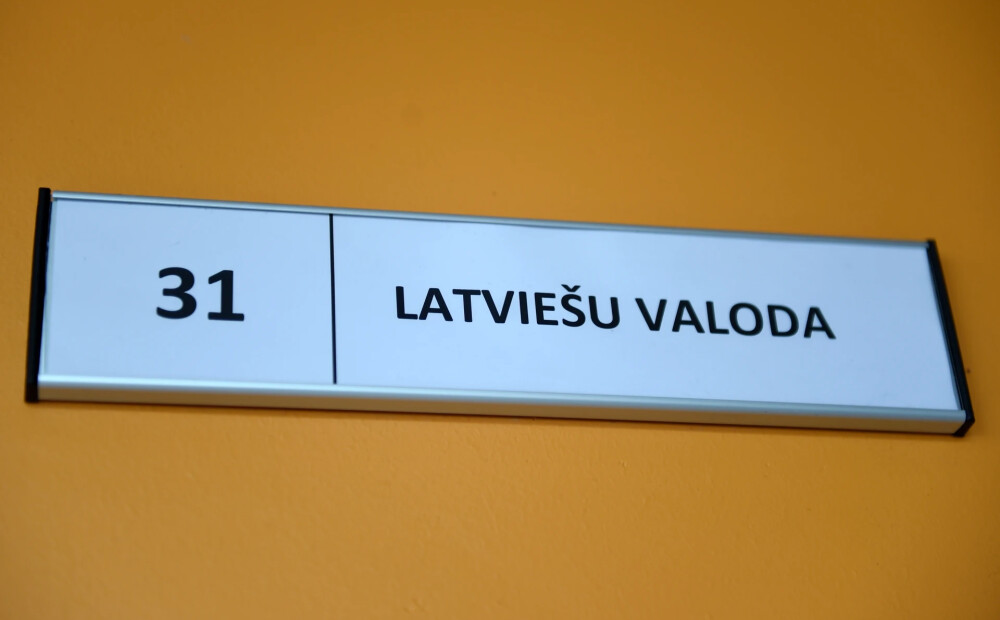 Saeimas komisija atbalsta likuma grozījumus par pāreju uz mācībām tikai latviešu valodā