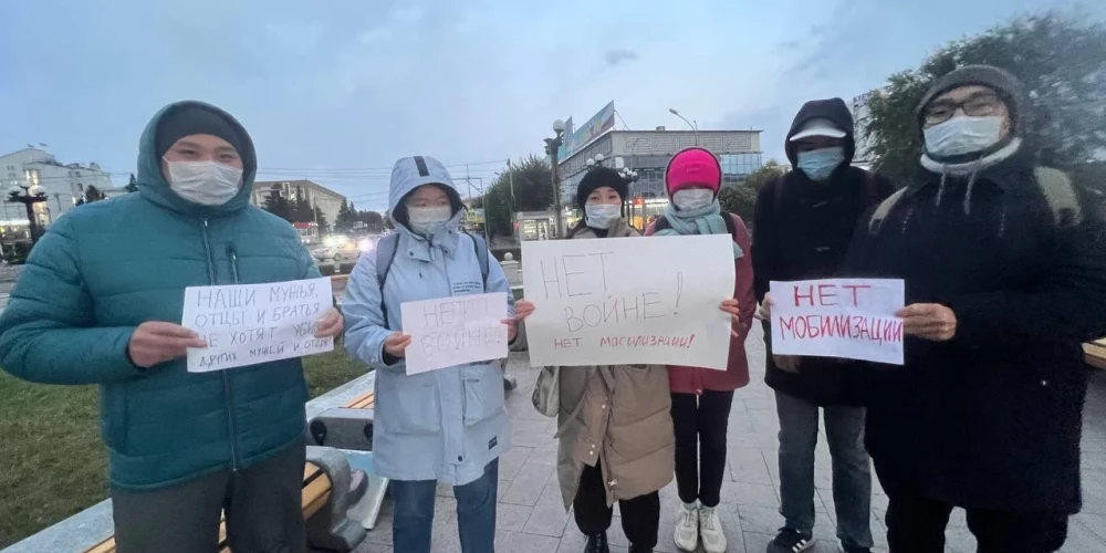 Люди постепенно выходят на митинги