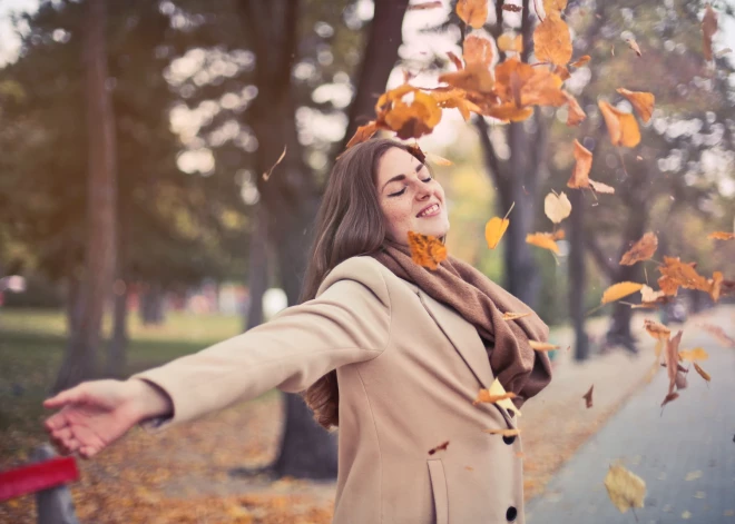 Как стирать пальто: главные правила и можно ли его бросать в машинку