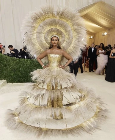 Иман в наряде Harris Reed на балу Met Gala