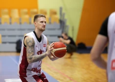 Latvijas vīriešu basketbola izlases kandidāts Aigars Šķēle bija viens no galvenajiem "Stal" uzvaras kaldinātājiem.