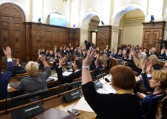 Saeima atbalsta latviešu valodas kā vienīgās valsts valodas statusa nodrošināšanas likumprojektu