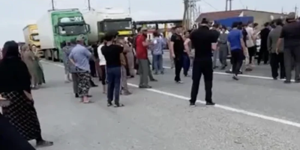 VIDEO: Dagestānā protestētāji pret mobilizāciju nobloķējuši federālo šoseju