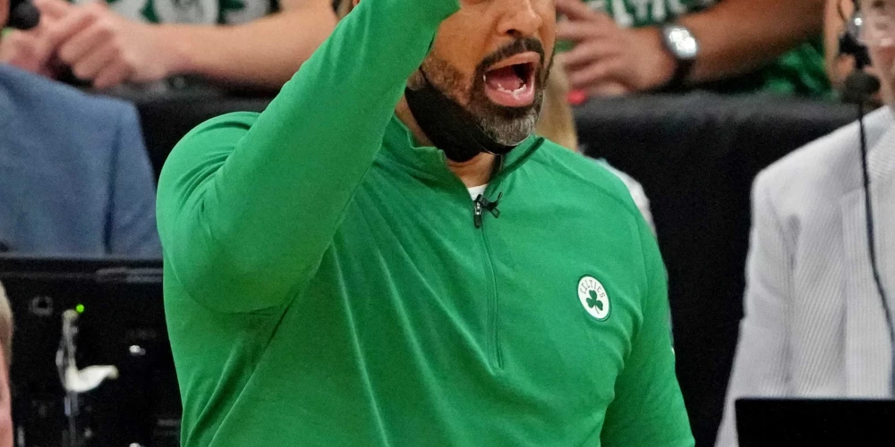 Bostonas "Celtics" uz vienu sezonu diskvalificē galveno treneri Udoku