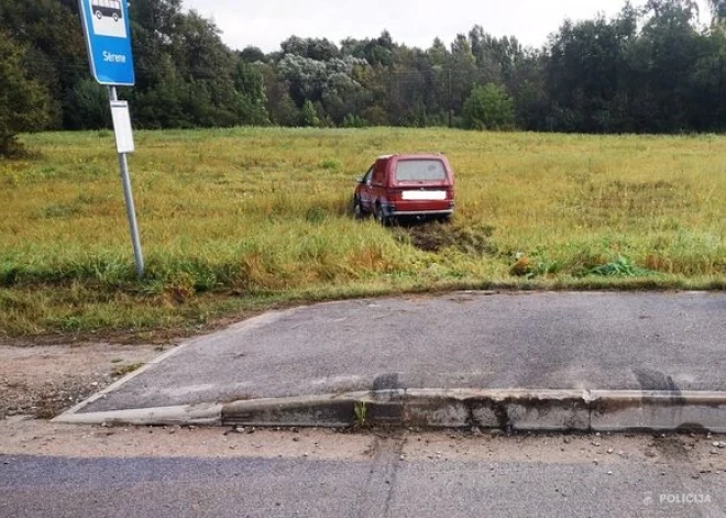 Labāk slīkst, nekā dodas rokā policistam, policists "ļaunprātīgi" pērk pienu, narkotikas pusmiljona vērtībā: kriminālā province