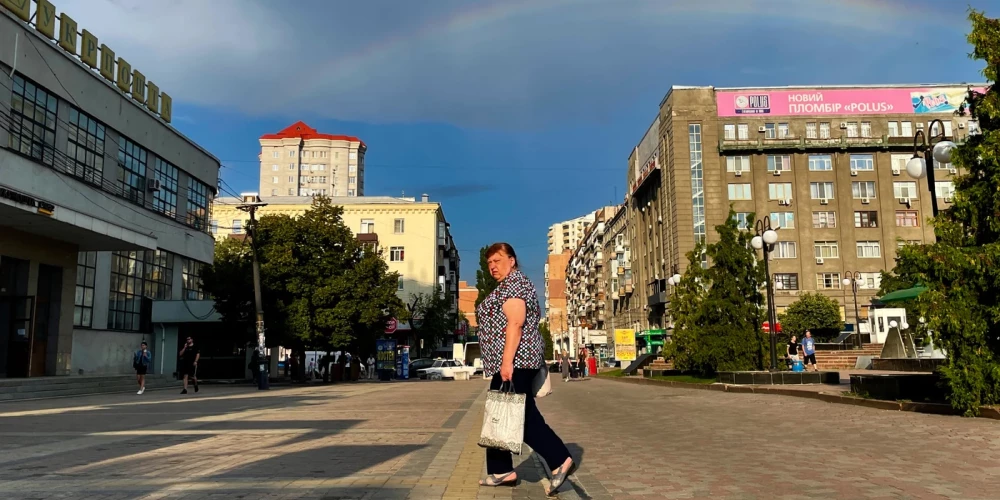 Okupanti Luhanskas apgabalā iedzīvotājiem pseidoreferenduma laikā liedz pamest pilsētas
