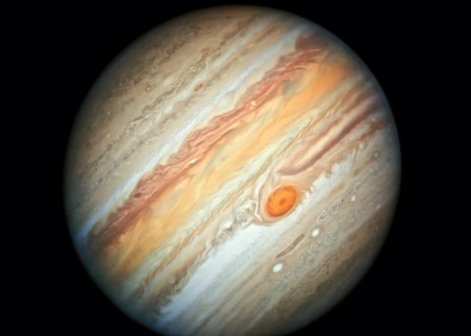 Rīt Jupiters būs neierasti tuvu