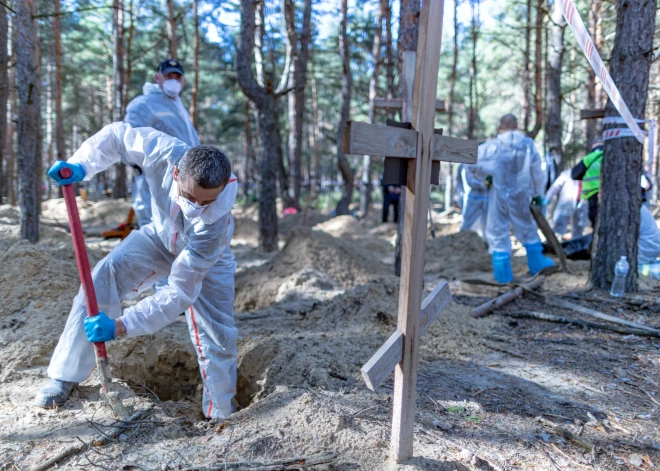 Izjumā no masu kapa izcelti kopumā 436 līķi; atklātas šausmīgas spīdzināšanas pazīmes