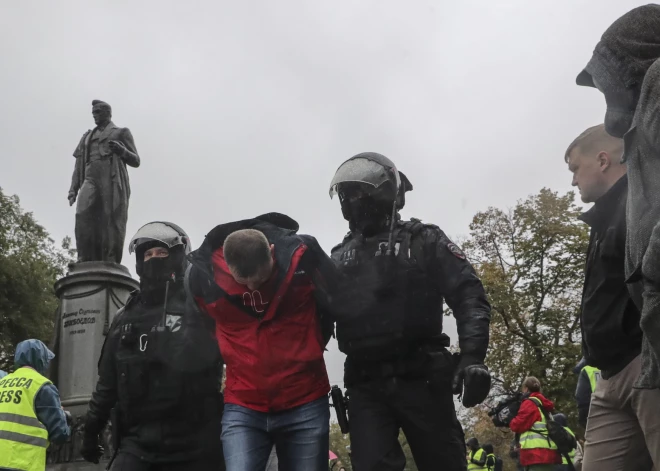 Krievijā protestos pret mobilizāciju aizturēti vairāk nekā 700 cilvēku