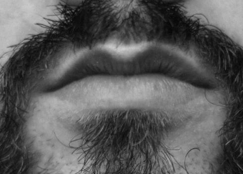 Не одинаково хороши: что привлекает женщин — усы или борода?