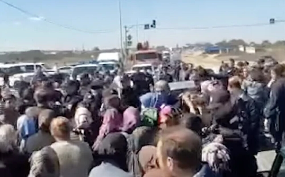 VIDEO: Dagestānas ciemā protestētāji pret mobilizāciju nobloķējuši šoseju