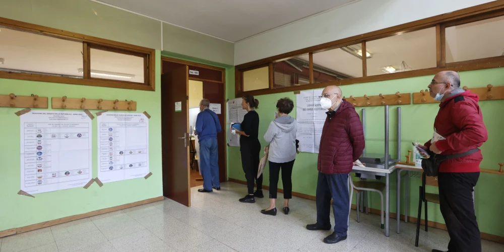 Itālijas parlamenta vēlēšanas: aptaujas liecina, ka uzvarējuši galēji labējie spēki