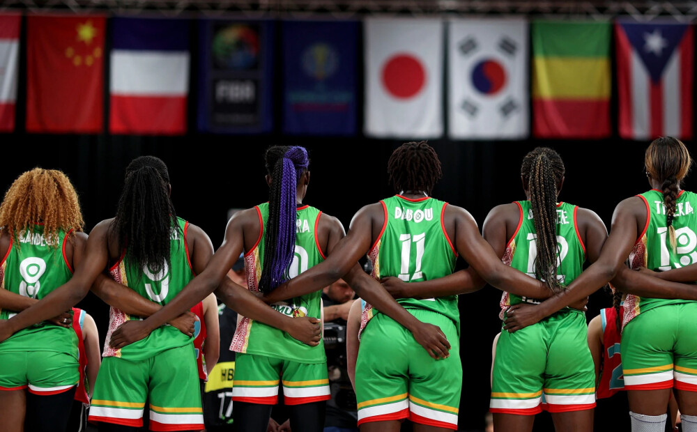 VIDEO: Mali sieviešu basketbola izlases spēlētājas sakaujas pēc zaudējuma Serbijai
