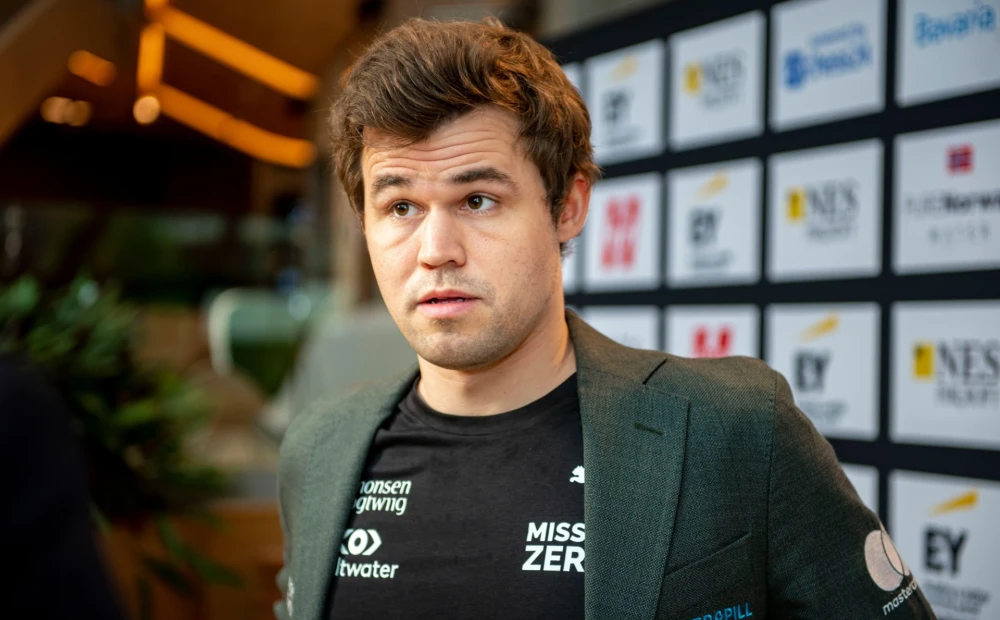 Magnus Carlsen uttaler seg i den største jukseskandalen i sjakk til nå