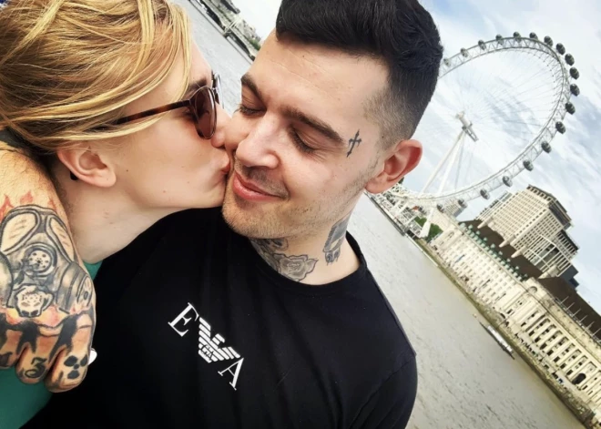 Agresija reibumā un naža dūrieni sienā: ar satraucošu drāmu beigušās ukraiņu bēgles un britu tēva attiecības