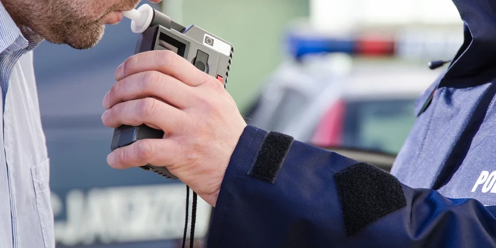 Управление транспортным средством в состоянии алкогольного опьянения влечет наложение штрафа и лишение права управления на 5 лет