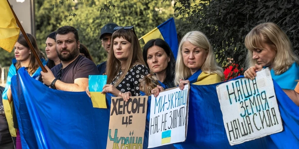 "Херсон - это Украина" - жители Украины на митинге