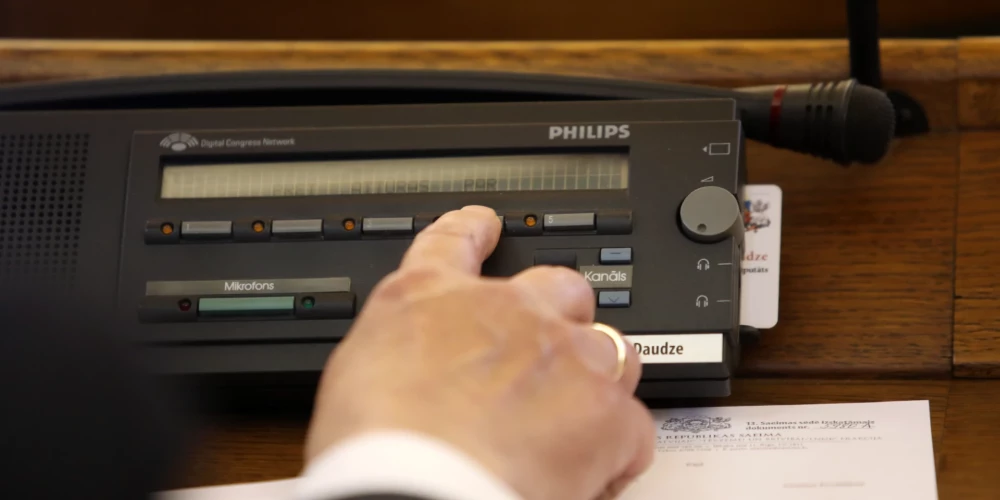 Balsošanas iekārta Saeimas sēžu zālē.