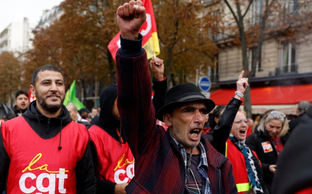 Francijā tūkstošiem cilvēku protestē pret dzīves dārdzību un pensiju reformu