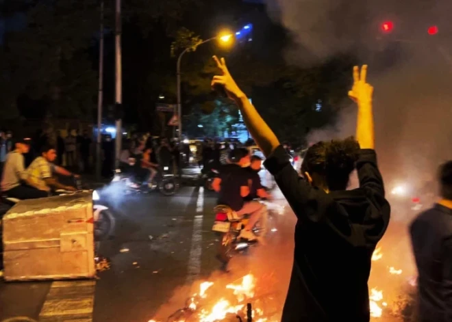 Protestos Irānā gājuši bojā vismaz 83 cilvēki, ziņo nevalstiskā organizācija