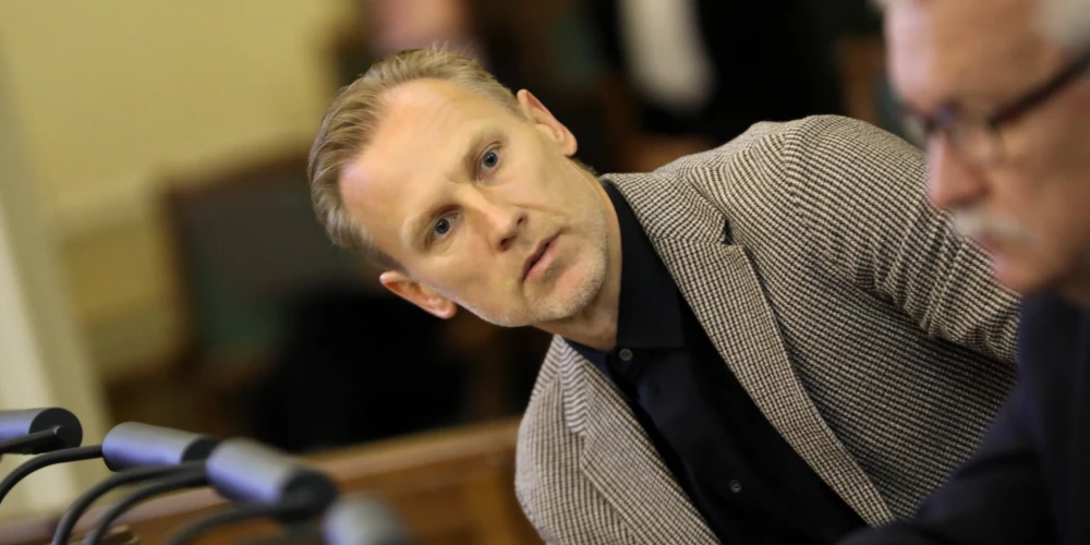 Алдис Гобземс заявил, что он, как политик, Латвии не нужен