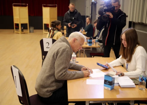 На выборах "Новое Единство" набрало большинство голосов в 30 микрорайонах Риги