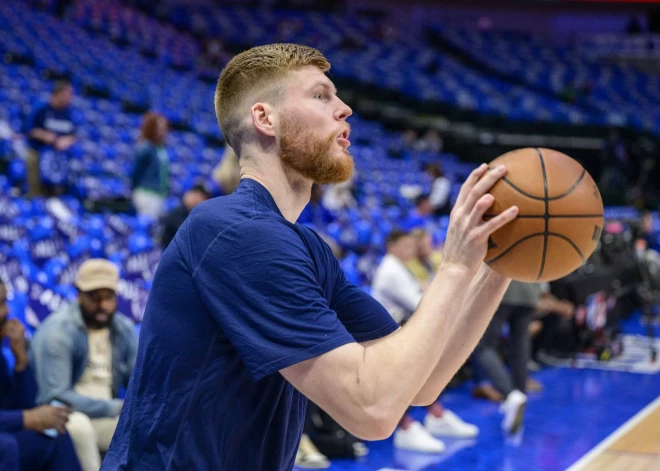 Bertāns ceļgala sāpju dēļ nepiedalās "Mavericks" treniņā