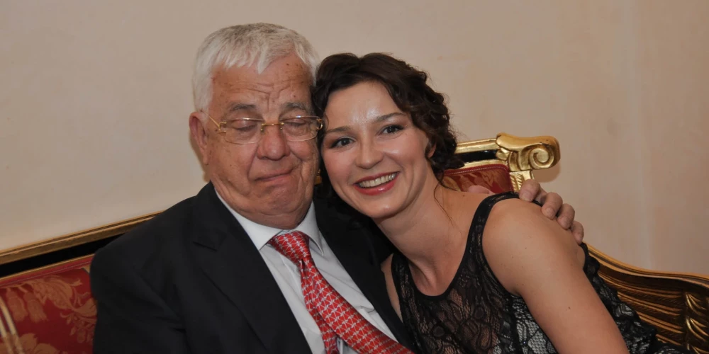 Raimonds Pauls un Marija Naumova 2013. gadā.