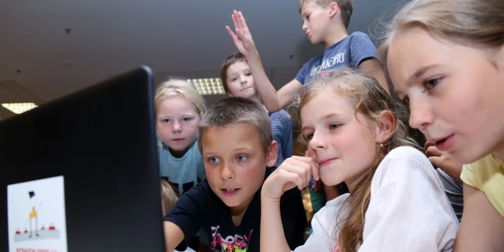 Школы Латвии до конца года получат более 25 тысяч компьютеров