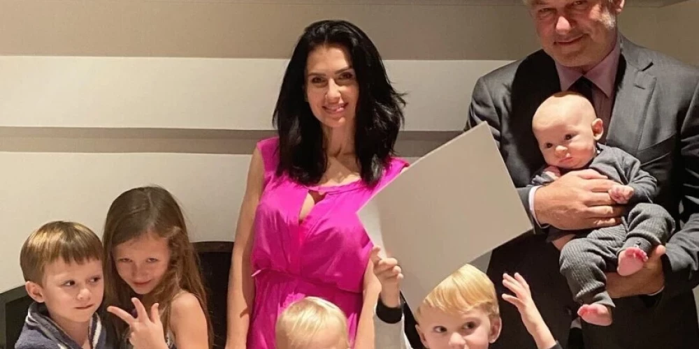 Хилария и Алек Болдуины с детьми (Фото: Instagram)