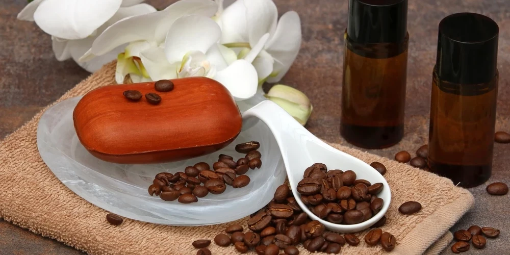 Kofeīnu saturoši kosmētikas produkti - kādu labumu tie dod?