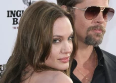 Лил алкоголь на детей, избил Джоли и душил сына: в чем еще Анджелина обвиняет Брэда Питта