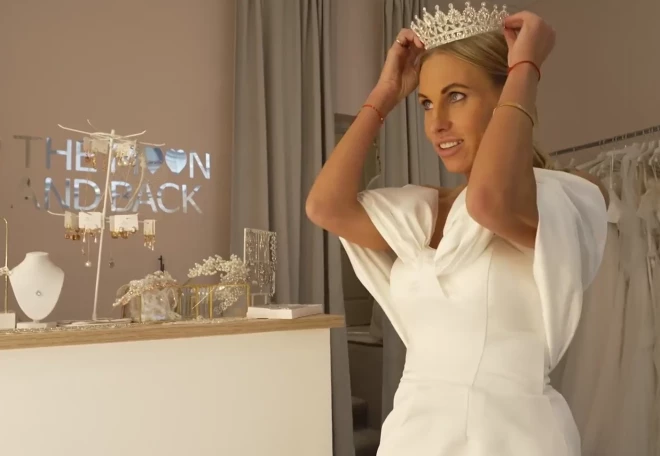 Olga jau ķērusies pie svinību plānošanas un pievērsusies vienam no centrālajiem jautājumiem - kāzu kleitas izvēlei.