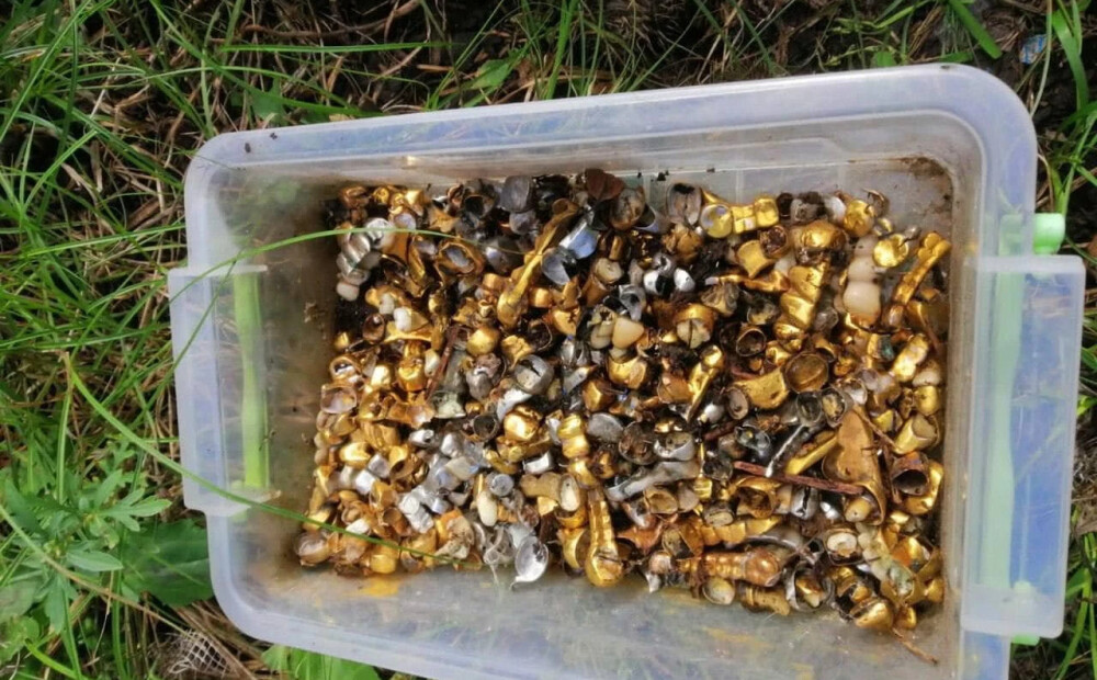 Moku kambarī Harkivas apgabalā atrasta kaste ar zelta zobu kroņiem un spīdzināšanas piederumi