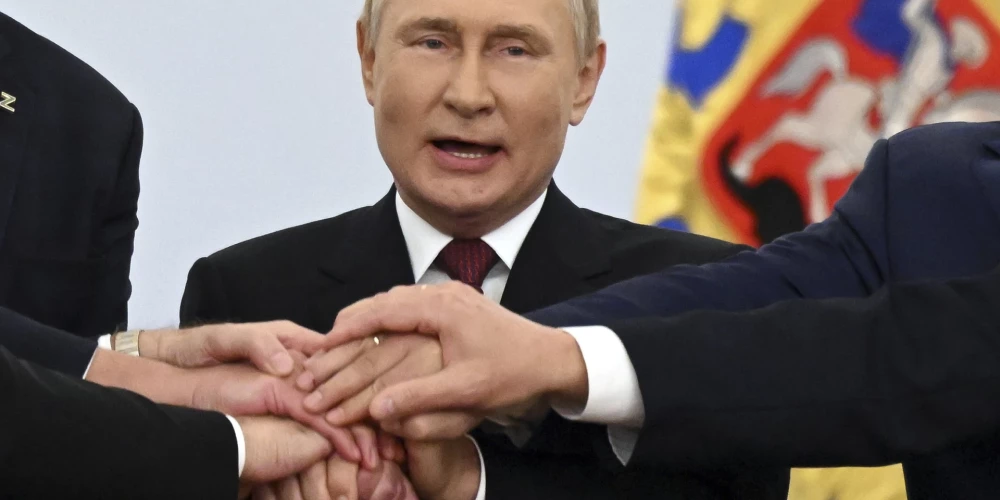 Aiz priekškara: Kremļa propagandisti līksmo par Krievijas iekarojumiem