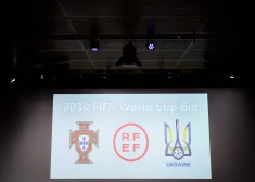 Portugāles, Spānijas un Ukrainas futbola federāciju logotipi.