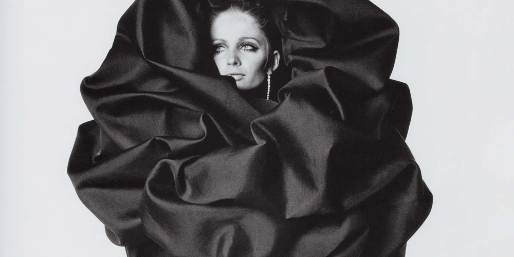 Ирвинг Пенн. Модель в наряде Balenciaga, Vogue, 1967
