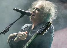 FOTO: "Arēnā Rīga" uzstājas leģendārā grupa "The Cure"