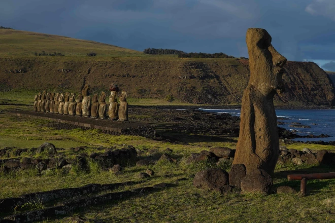 Lieldienu salā atrodami gandrīz 1000 megalītu, kas pazīstami kā moai. 