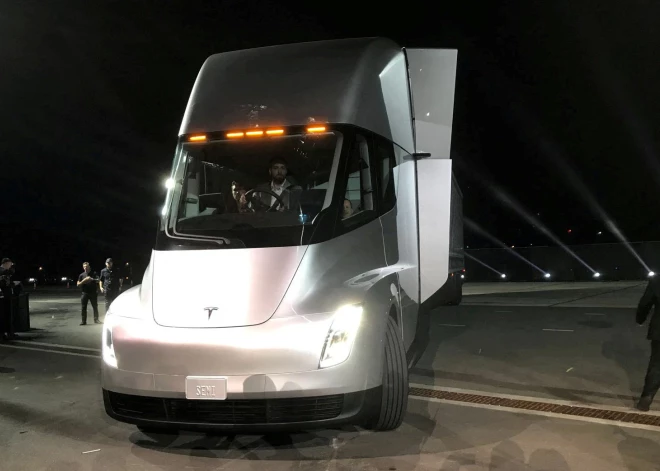 "Tesla" sācis ražot elektriskos kravas automobiļus